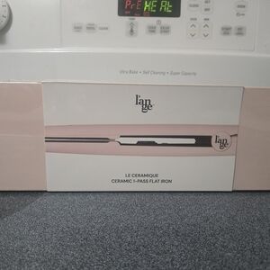 LANGE LE CERAMIQUE CERAMIC 1-PASS FLAT IRON.  NEW IN BOX Sealed